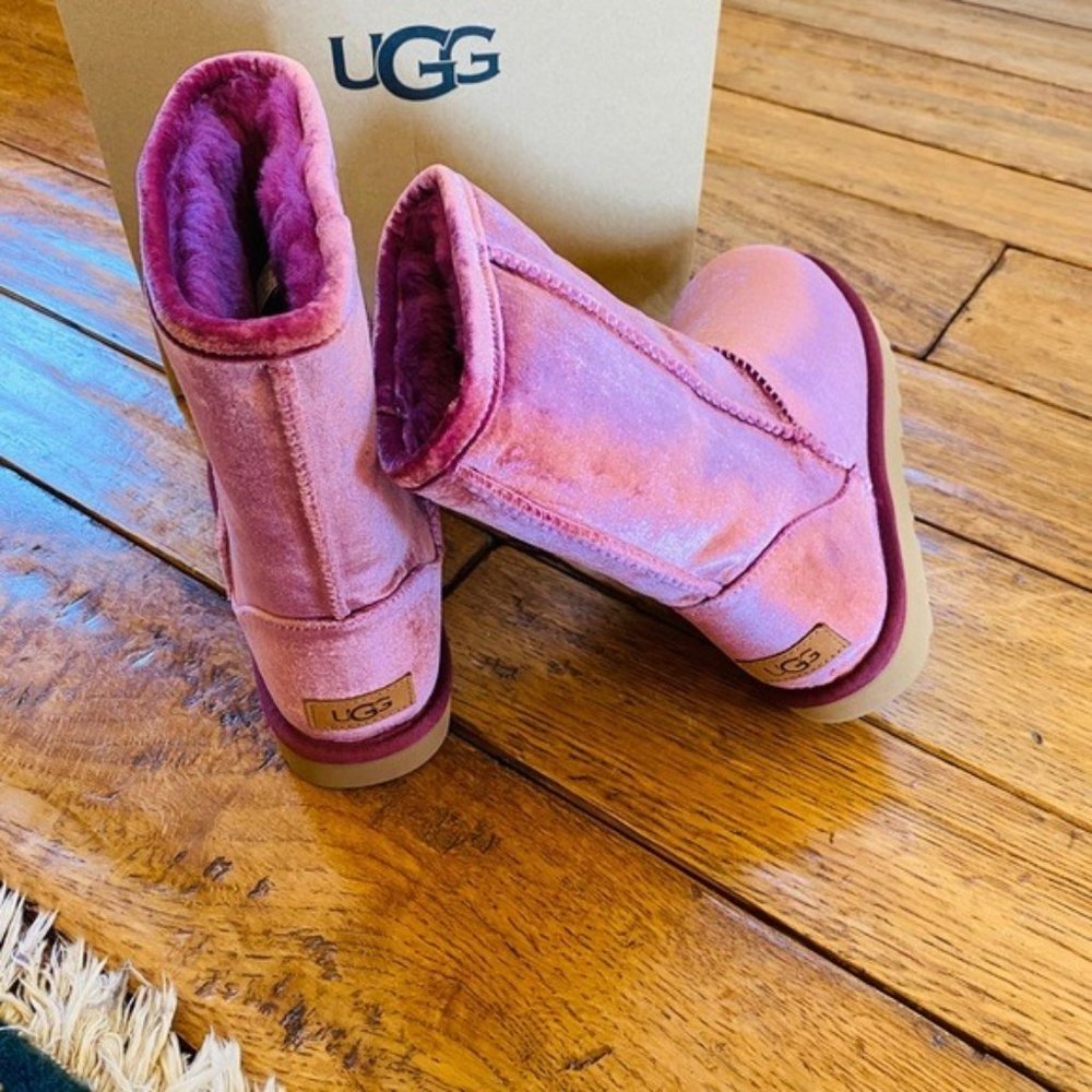 NIB UGG velvet Classic short boots